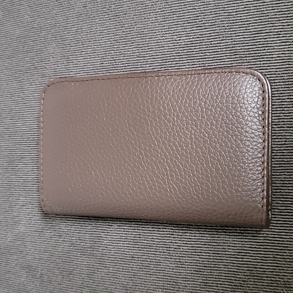 Buxton Pic-Me-Up brown leather snap closure card case